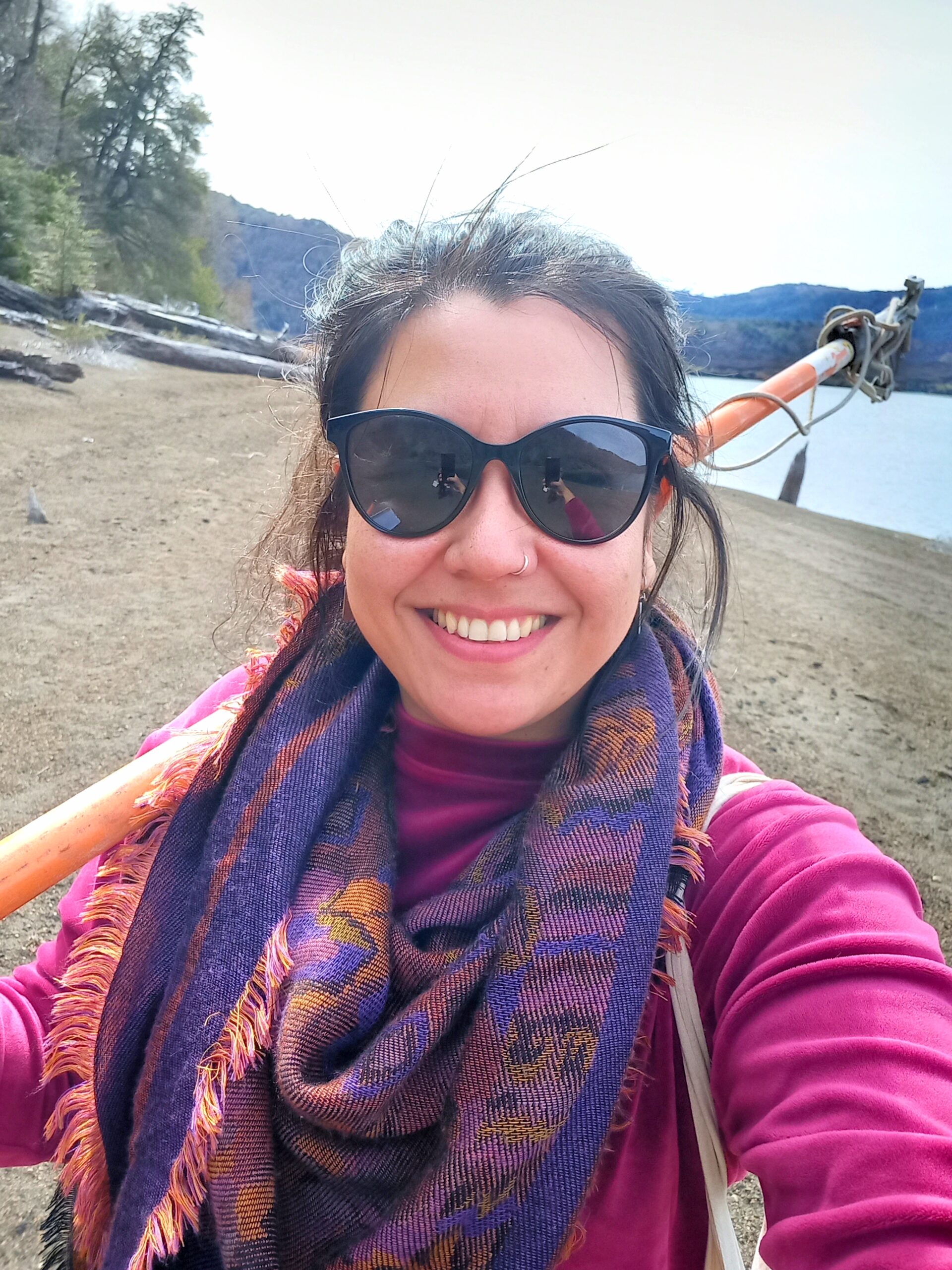 Constanza González-Véliz realizando trabajo de campo